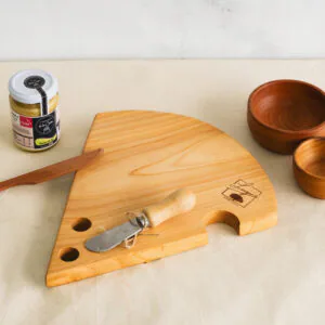 tabla queso con cuchillo y contexto2