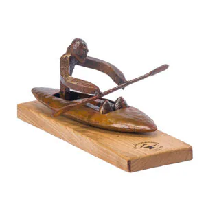 escultura hombre kayak