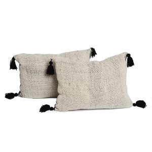 Set cojines crudo y negro 56 x 45 cm.