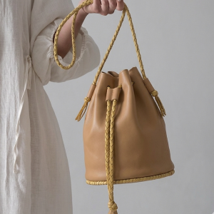 Cartera bolso cuero y ñocha