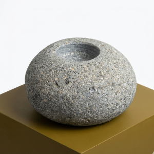 Candelabro de piedra pequeño