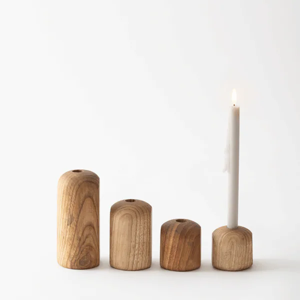 candelabros-madera-nc26-lingue-rojo-3.webp