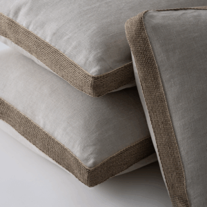 Cojín de lino con fuelle a telar beige